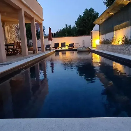 5237-3 Апартаменты *