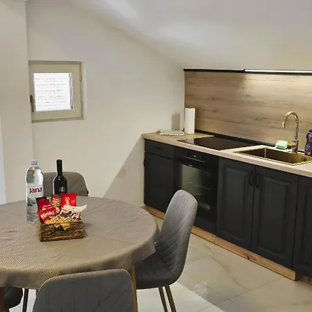 5237-3 * Привлака